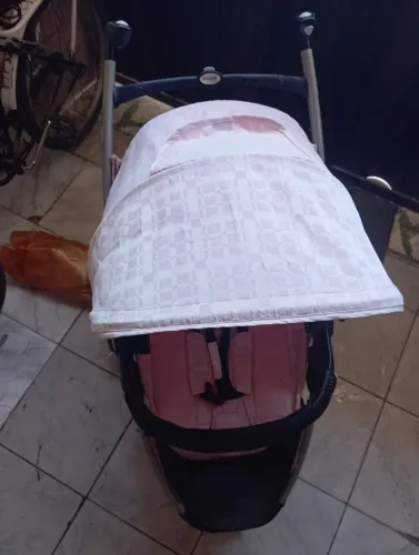 Carro de bebê menina Burigotto