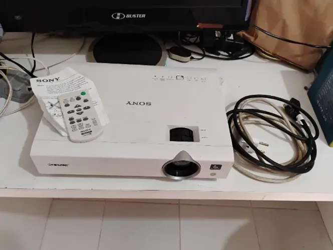 Projetor Sony VPL-DX140B - defeito em uma cor