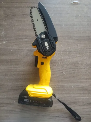 MINI MOTOSERRA ELÉTRICA A BATERIA BIVOLT 170,00