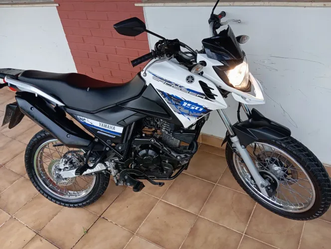 Crosser 150cc bem conservada.