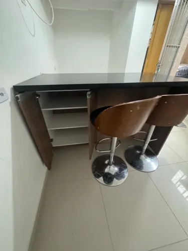 Vende- se uma bancada em granito com armário embutido em MDF 