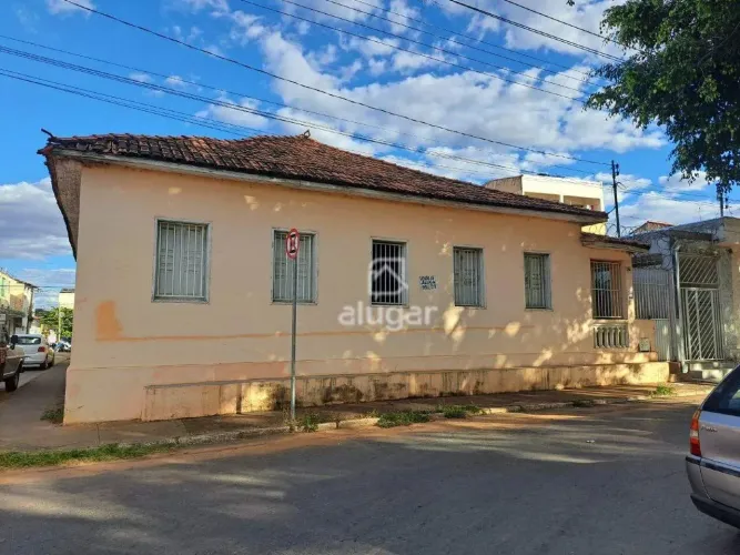 Casa para alugar, 10 quartos, Centro - Montes Claros/MG - R$ 2.500,00 - Alugar Imóveis