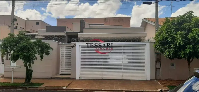 Vende casa no J. Macedo com 2 quartos , varanda gourmet 2 vagas.