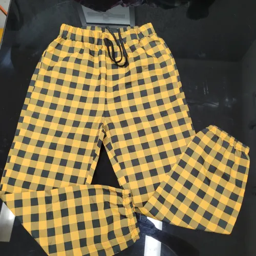 Calça xadrez amarela e preta