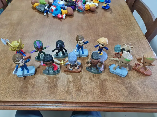Bonecos Marvel - Miniaturas - 12 Peças