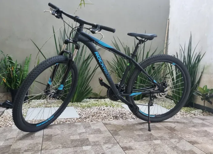 Bicicleta MTB Rockrider ST100 Aro 29 - Quadro M17 - Como Nova! Apenas 20 km rodados - 