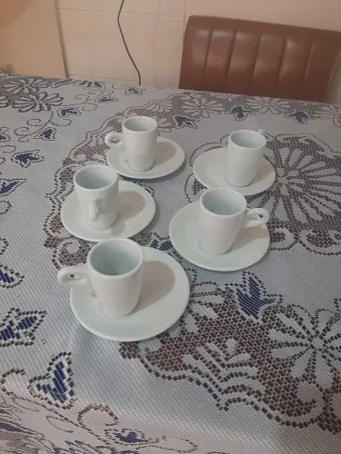 Conjunto de xícaras brancas para café expresso