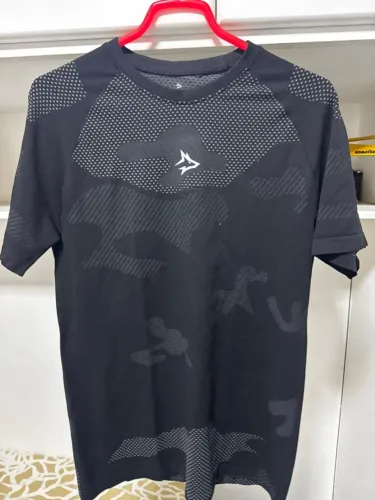 camiseta apex ALPHA CO camuflada