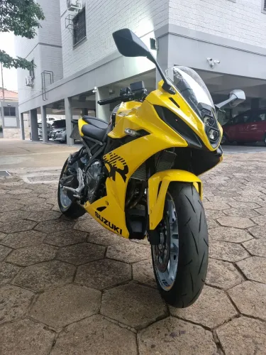 Suzuki GSX 8R - 25/26