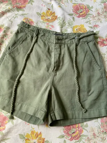 Short jeans verde militar