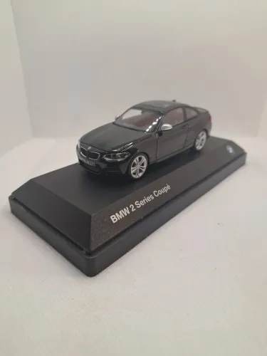 Miniatura BMW 2 Series Coupé - Escala 1/43 - Marca Schuco