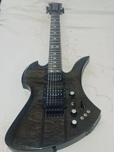 Guitarra BC Rich Mockingbird St