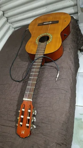Violão elétrico, regulado por um profissional para ser adequado aos iniciantes! 1.1.2