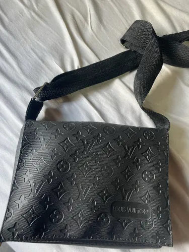 Bolsa LV preta unissex Rara