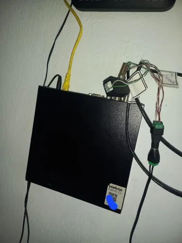 DVR INTELBRAS MHDX 504 + 3 câmeras + fiação, conectores e fontes 