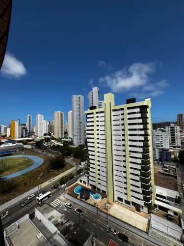 Apartamento 55m² no Tirol | 2 Quartos | 2 Vagas | Andar Alto | Condomínio Novo