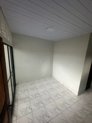 1 Sala / Cozinha 1 Quarto 1 Banheiro 1 sacada 