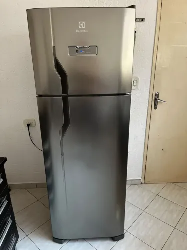 Vendo Geladeira Eletrolux Frost Free