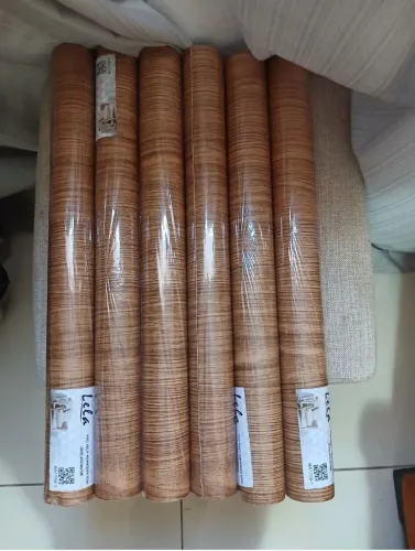 Papel de parede adesivo amadeirado 