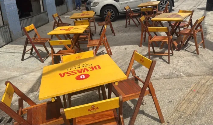 Mesa e cadeira