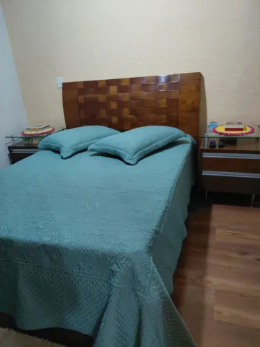 Vendo jogo de quarto cama, colchão, criados