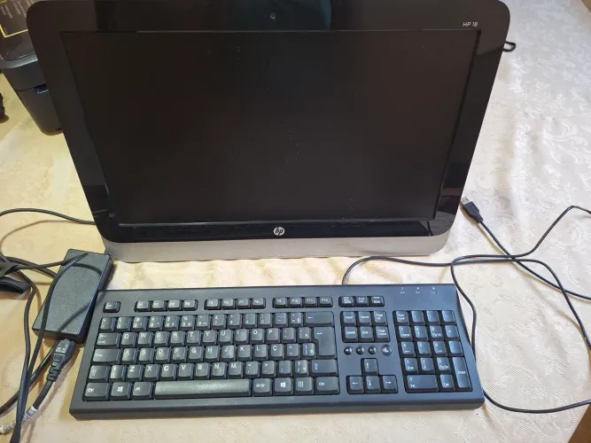 Computador de mesa HP All-in-One (modelo HP 18)