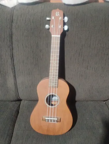 Ukulele Rozini concert elétrico