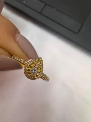 Aliança ouro com diamantes