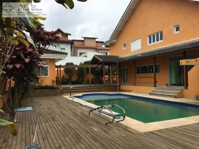 Excelente casa com piscina e churrasqueira