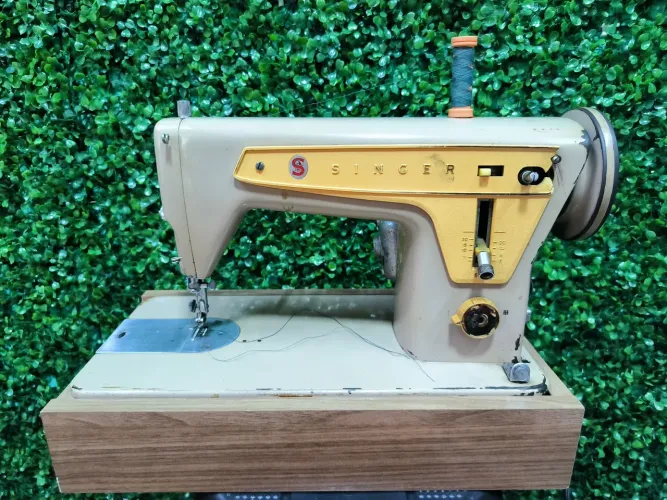 Máquina de costura antiga Singer