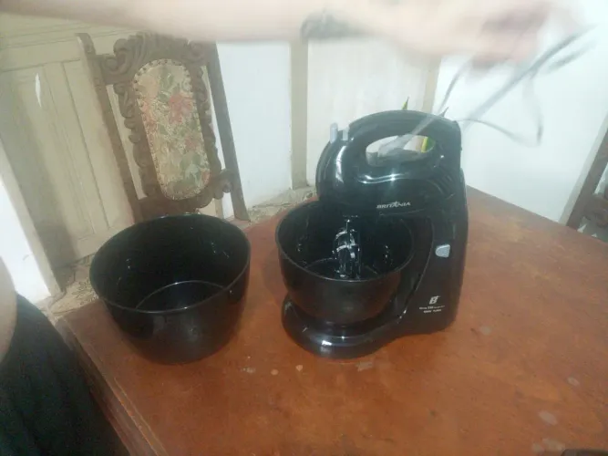 Batedeira Britânia 220v turbo 550w nova