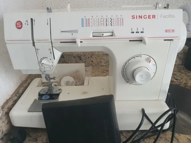 Máquina de costura Singer