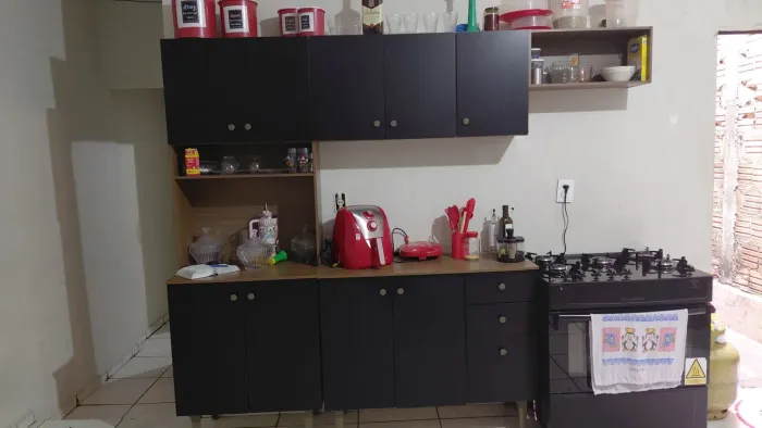 Vende se armário 3 meses de uso preto 