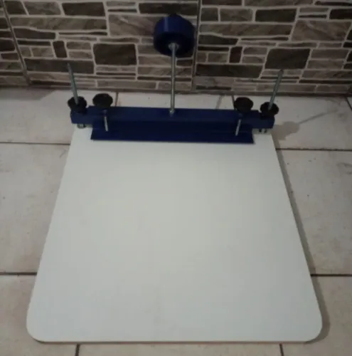 SERIGRAFIA MESA PLANA COM GARRA REGULÁVEL 50X50 PARA IMPRESSÃO DE EMBALAGEM E BRINDES 