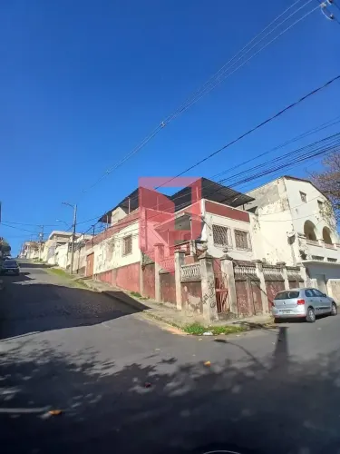 Casa de Esquina Excelente Potencial à Venda no Bairro Bonfim - Belo Horizonte - MG com 3 Q