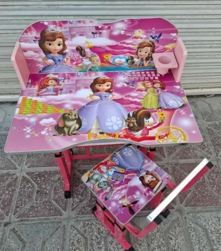 Vende-se mesa infantil nova telefone 61- * WhatsApp