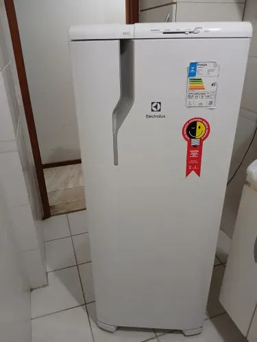 Geladeira Electrolux 240L RE31 Branca 110V - Seminova (Comprada em Nov/24)