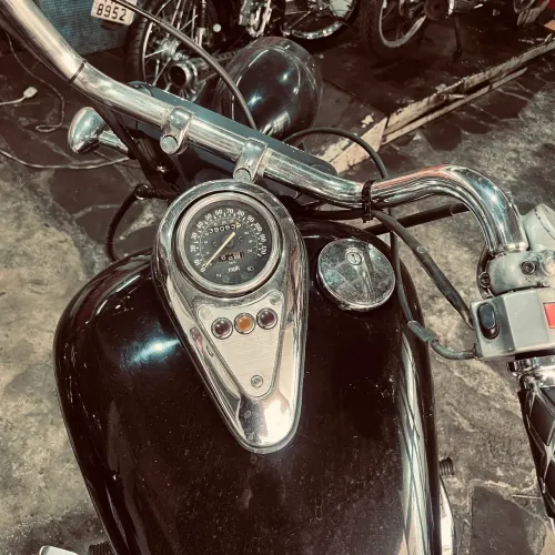 Motocicleta Kawasaki Classic 800 preta