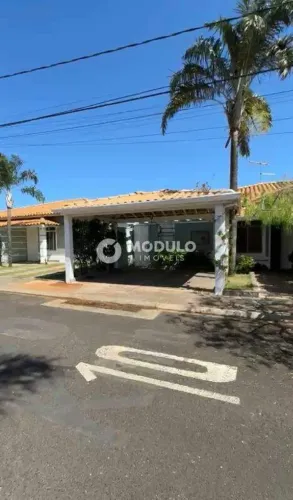 CASA DE CONDOMÍNIO à venda, 3 quartos, 2 suítes, 2 vagas, Granada - Uberlândia/MG