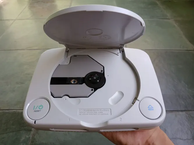 PS1 Slim + 3 Controles + 2 Memory Cards