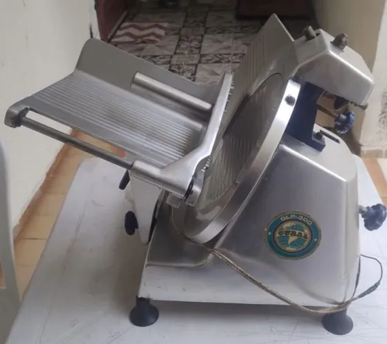 Máquina de frios gural glp usado em perfeito estado. Lâmina nova