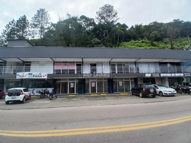 Sala térrea na Bairro Azambuja.