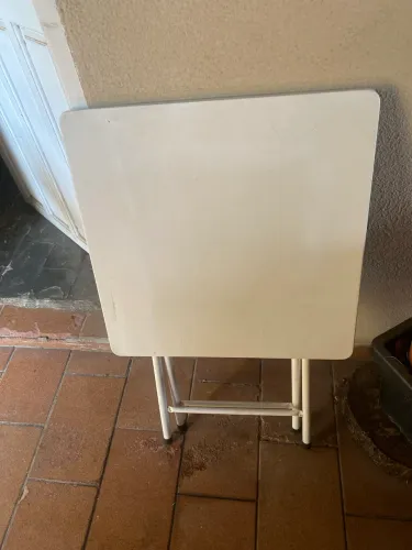 Mesa dobrável branca semi nova