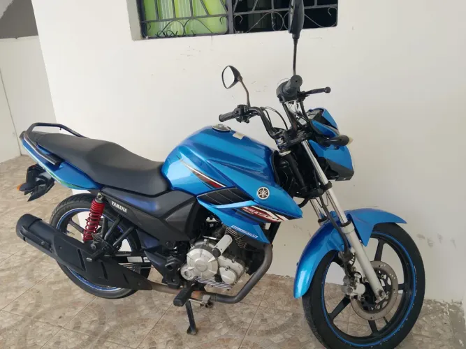 Vendo Fazer 150 Yamaha 2015