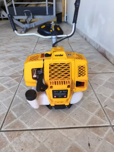 Roçadeira seminova 52 cc Vonder em estado de nova.<br>Apenas R$ 650