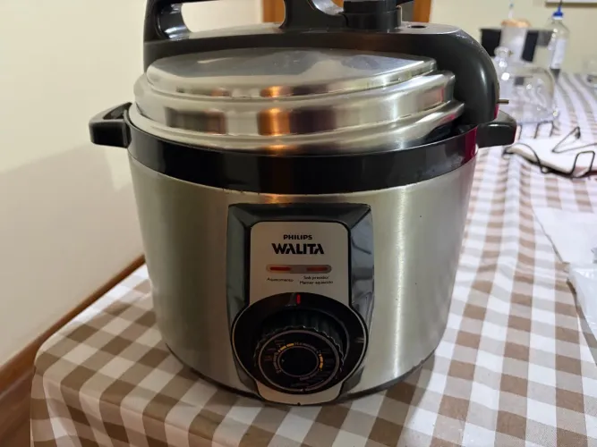 Panela de Pressão Elétrica Walita com defeito