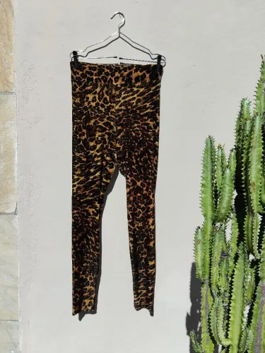 Calça Canal Sul Aveludada Animal Print