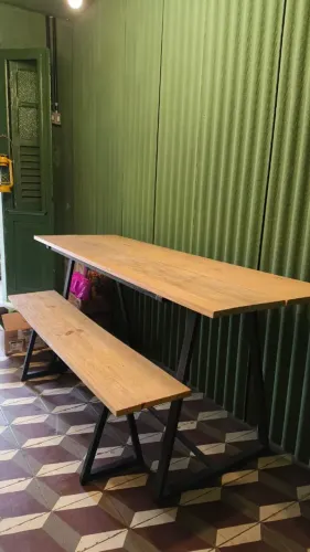 Mesa de metalon