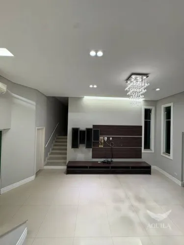 CASA ASSOBRADADA COM 427M² - 4 DORMITÓRIOS - 3 SUÍTES - QUINTAL - 4 VAGAS - MÓVEIS PLANEJA