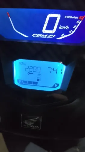 Sou única dona comprei ela nova estou vendendo porque quero uma moto maior sem detalhe 